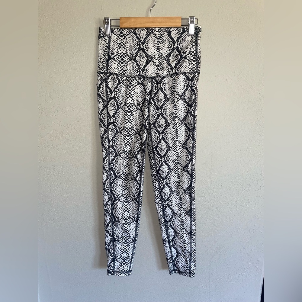DSG performance leggings XS snake skin